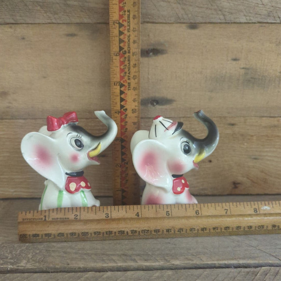 Vintage 1950s Anthropomorphic Kitschy Elephant Salt & Pepper Shakers Trunks Up - Picture 9 of 9
